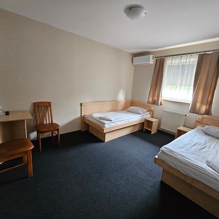 Bed and Breakfast "Zacisze" Zgierz Exterior foto