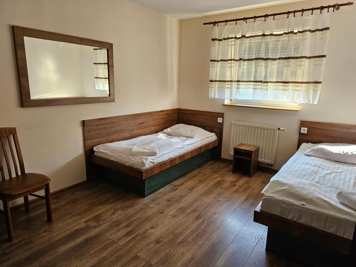 Bed and Breakfast "Zacisze" Zgierz Exterior foto