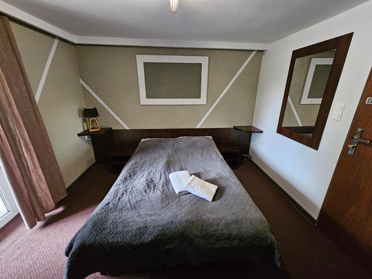 Bed and Breakfast "Zacisze" Zgierz Exterior foto