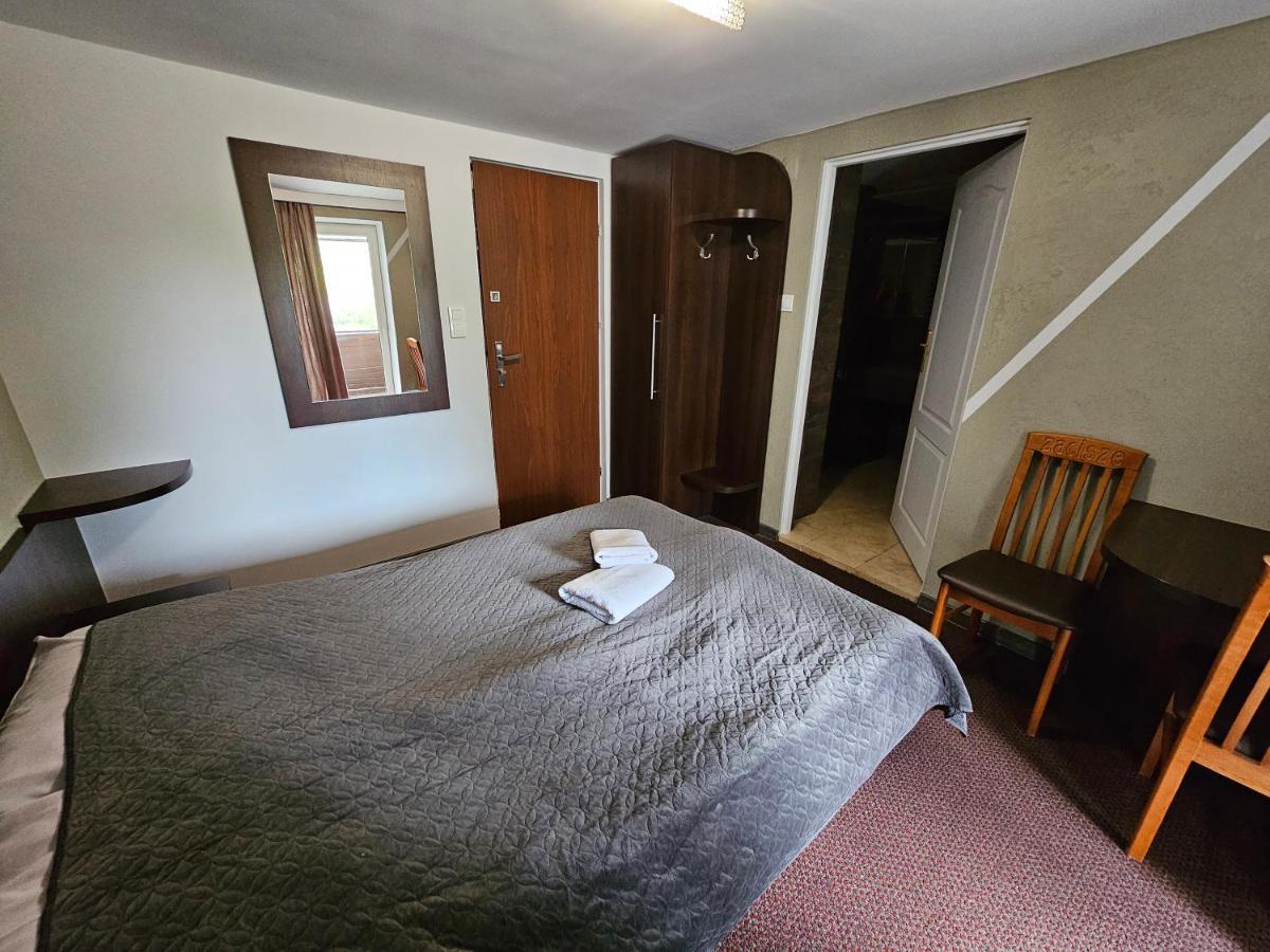 Bed and Breakfast "Zacisze" Zgierz Exterior foto