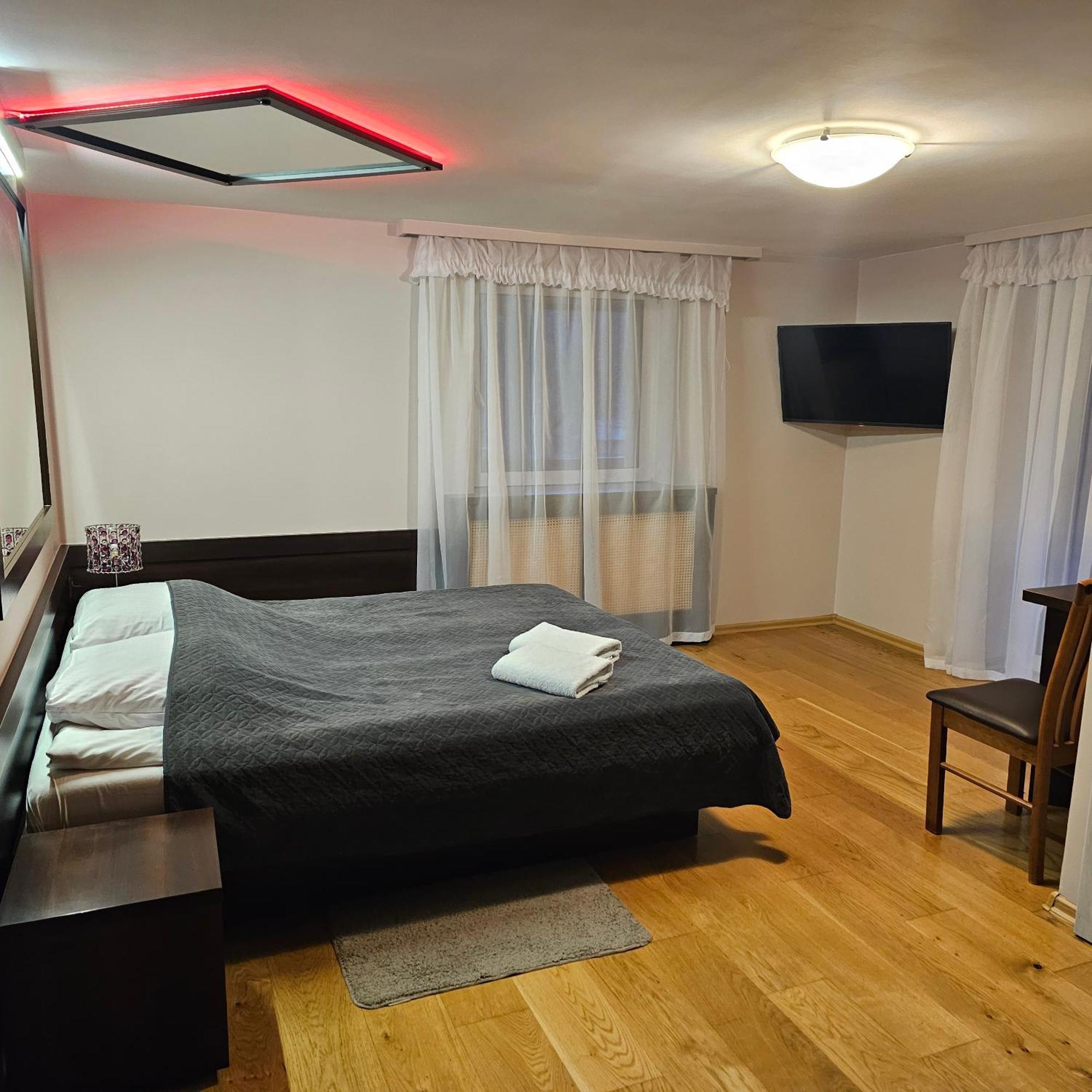 Bed and Breakfast "Zacisze" Zgierz Exterior foto